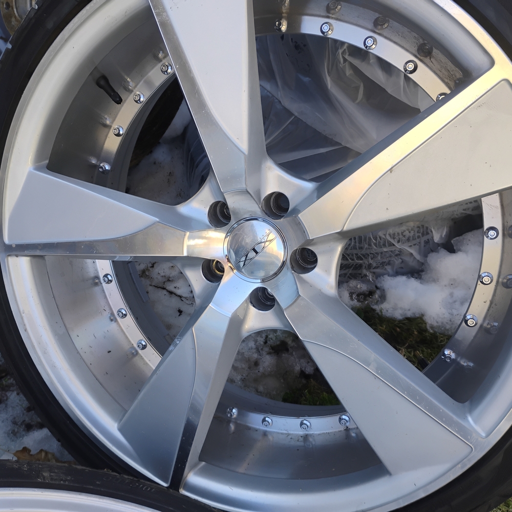 Silver Car Wheel Rim - Picture 3 of 5